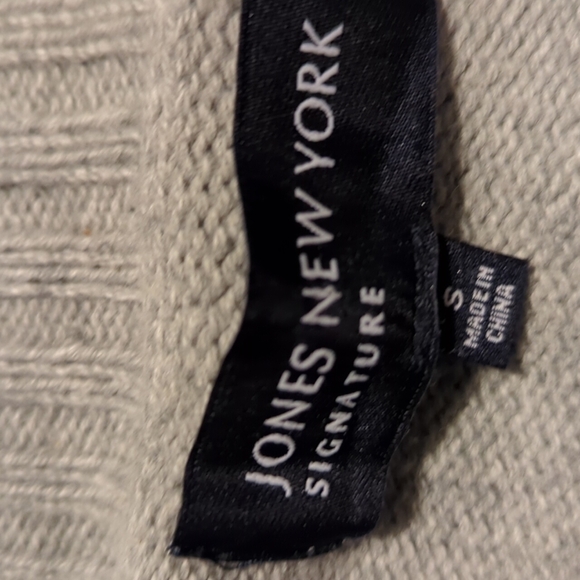 JONES New York Small Gray v-neck sweater ribbed sleeves waist faux pockets - Picture 9 of 12